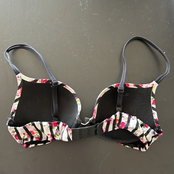 Victorias Secret VS very sexy push up bra - Picture 2 of 3